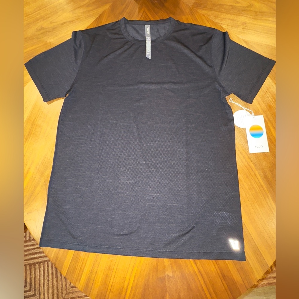 VUORI Dark Short Sleeve Tee Athletic Style - Picture 3 of 11